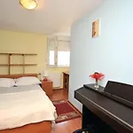 Sara * Kaštel Novi