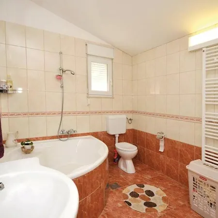 Apartment Sara Kastel Novi