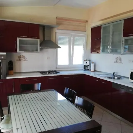 Apartment Sara Kastel Novi